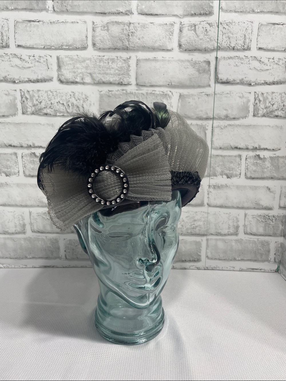 Women’s Black and Gray Feathered Cocktail Fascinator Hat. 100% wool. Preowned.